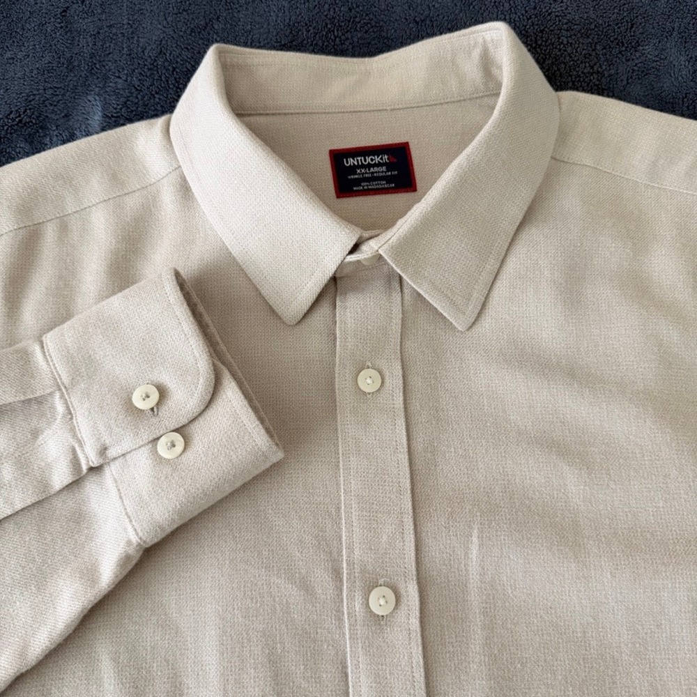 UNTUCKit Men's Veneto Wrinkle Free Button Up Shirt XXL Light Tan 100% Cotton